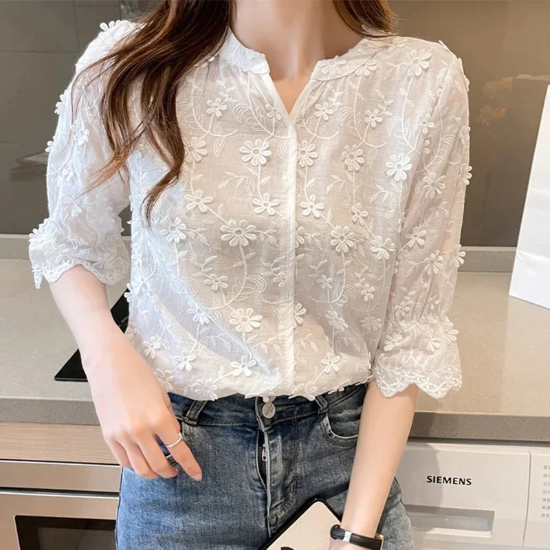 Blusa Feminina de Renda com Bordado Floral